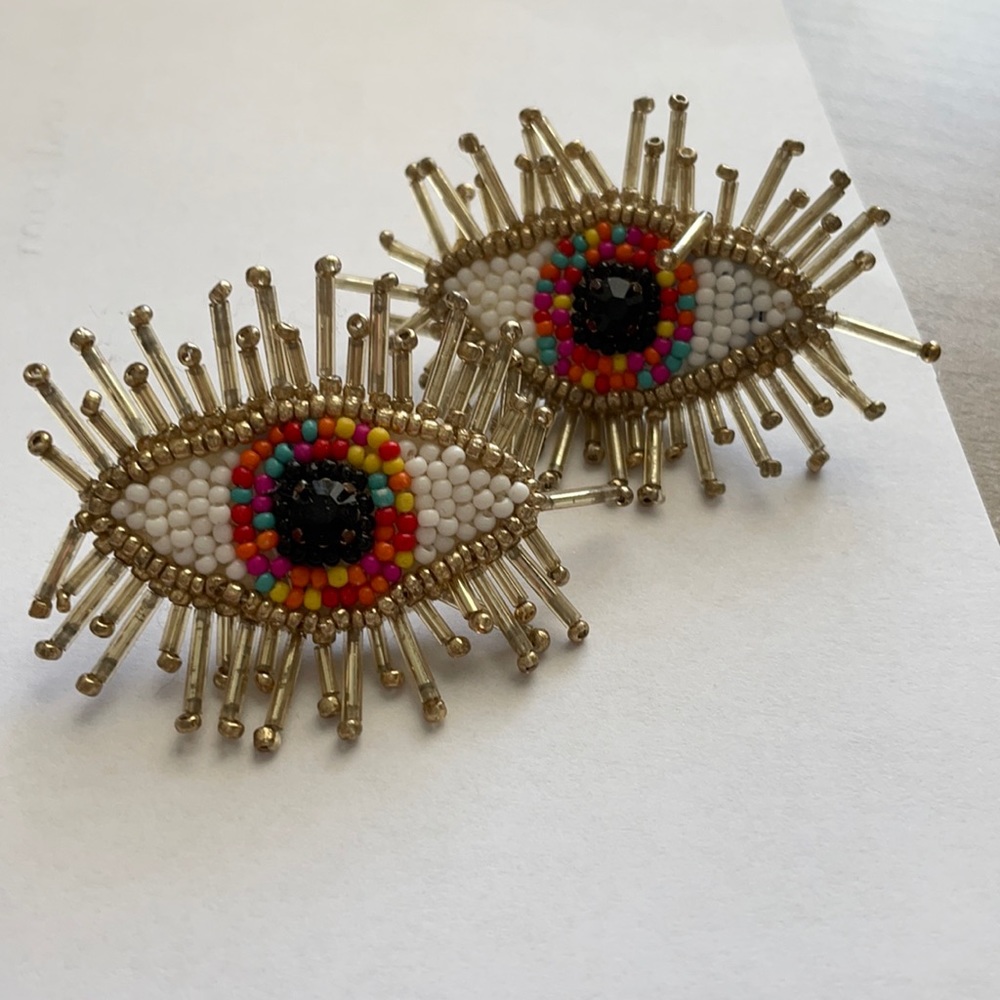 Eye earrings